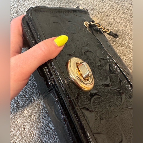 Pre-Loved Black Coach shoulder bag -Sold - Picture 5 of 11